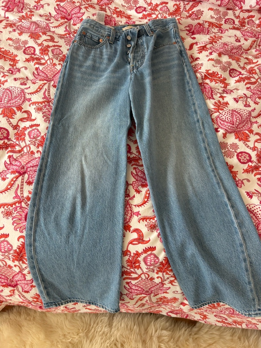 Levi’s ribcage straight ankle 26